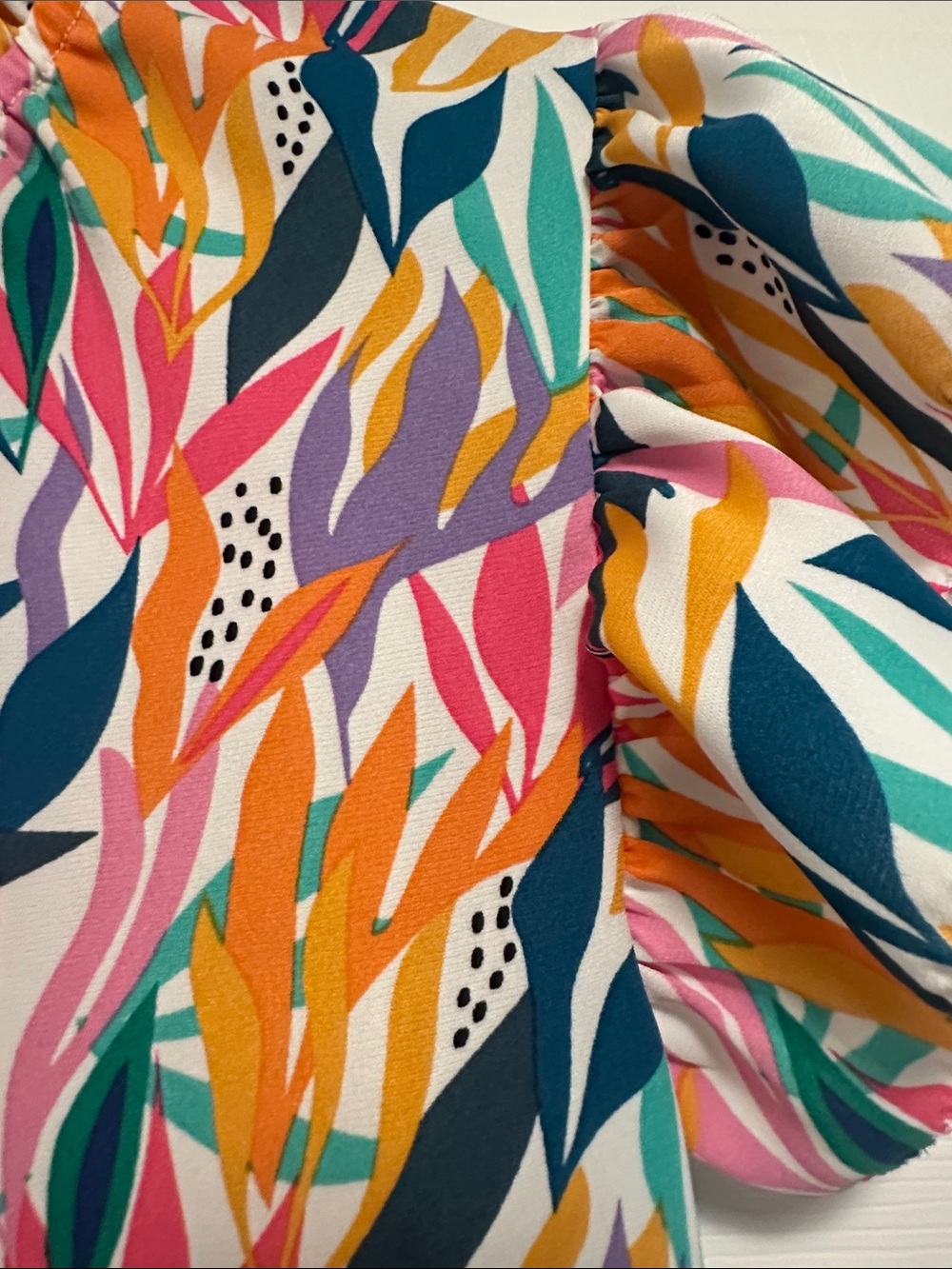 Printed Round Neck Cap Sleeve Blouse size Large - Picture 3 of 10